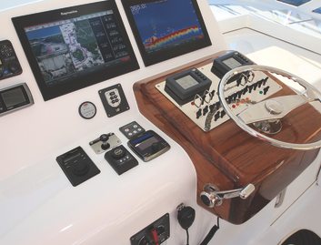 Hatteras GT45X Tower, Helm Station