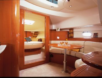 Prestige 34 Open, Interior