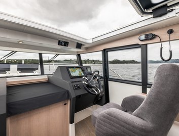 Viknes 10 , Helm Station