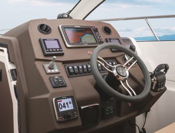 Azimut Atlantis 43, Helm Station