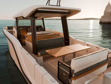AIATA Sunfinder 38 , Deck Area
