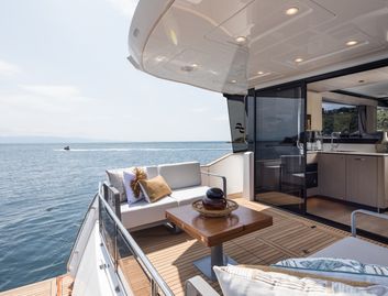 Sirena Yachts Sirena 48  Coupé, Deck Area