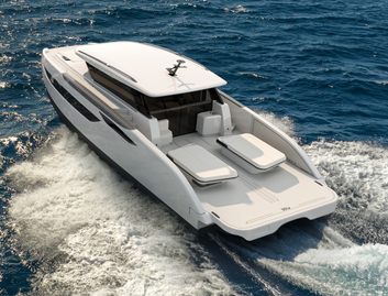 Sunreef Ultima 55, Deck Area