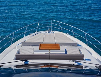 Astondoa 66 Flybridge Mk2, Deck Area