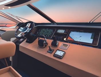 Azimut 77S, Helm Station