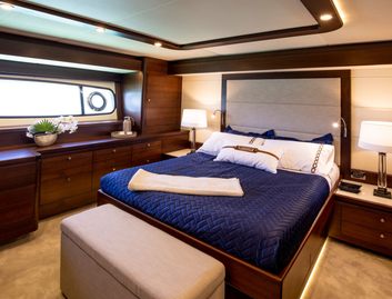 Grand Banks GB85 Flybridge, Accommodation
