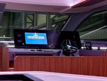Aquila 46 Coupé, Helm Station