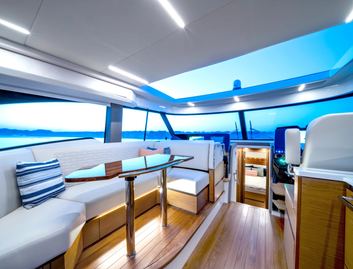 Tiara 48LE , Interior