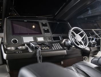 Sunseeker 74 Sport Yacht, Helm Station