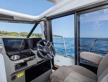 Marex 390, Helm Station