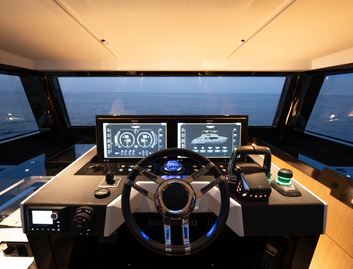 De Antonio D60 , Helm Station