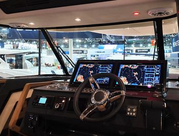 AIATA Sunfinder 50 , Helm Station