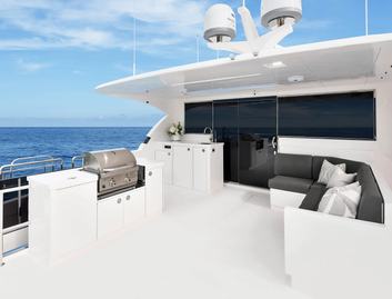 Horizon E81 Skylounge, Fly Deck/Sportdeck