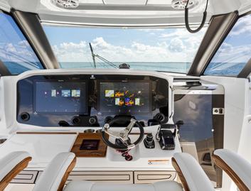 Aquila 47 Molokai , Helm Station