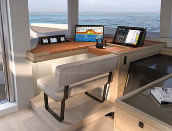 Lagoon Eighty 3 , Helm Station