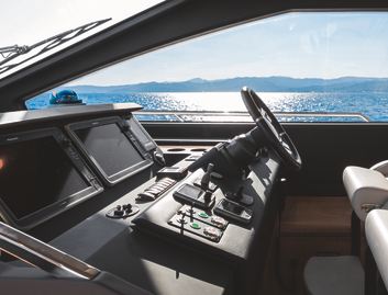 Azimut 72 Mk1, Helm Station