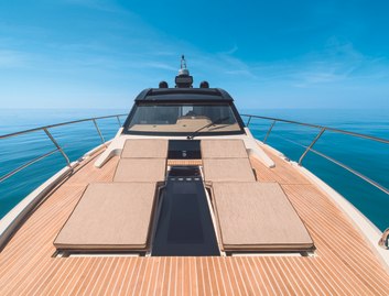 Beneteau Monte Carlo 6S, Deck Area