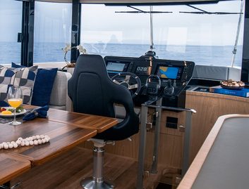 Okean Yachts Okean 52 , Helm Station