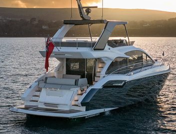 Sunseeker Manhattan 56  Mk2, Deck Area