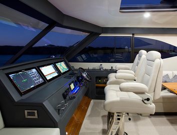 Maritimo M64 Mk1, Helm Station