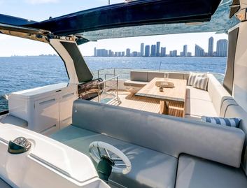 Sunseeker Manhattan 68  Mk2, Fly Deck/Sportdeck