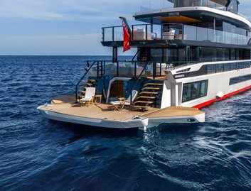 Mangusta Oceano 39, Beach Club