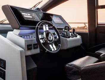 Azimut S6, Helm Station