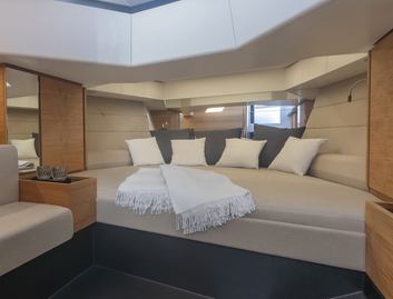 Wally wallytender48, Interior