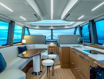 Tiara EX60, Interior