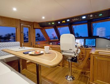 Outer Reef 650 Motoryacht Mk2, Helm Station