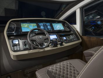 Fairline Targa 65 GTO, Helm Station