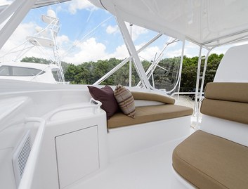 Hatteras GT54, Deck Area