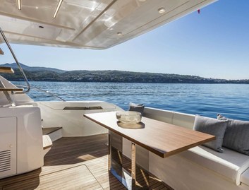 Ferretti 550, Deck Area