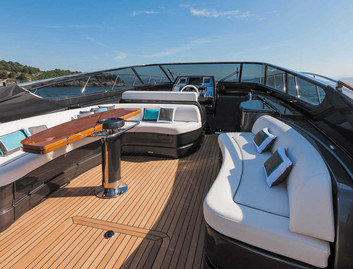 Riva 63&#039; Virtus, Fly Deck/Sportdeck