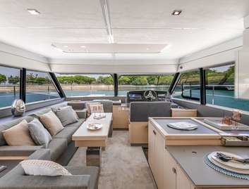 Fountaine Pajot MY5, Interior