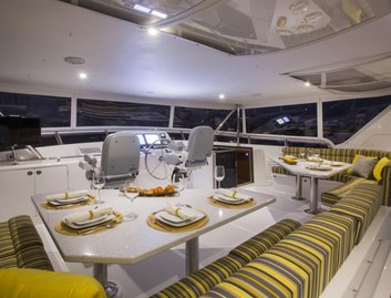 Outer Reef 860 Cockpit Motoryacht, Fly Deck/Sportdeck