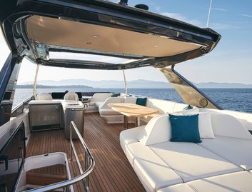 Princess F65, Fly Deck/Sportdeck