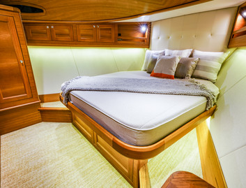 Grand Banks GB60 Skylounge, Accommodation