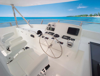 Outer Reef 750 Motoryacht, Helm Station