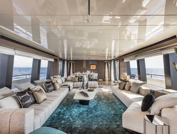 Custom Line Navetta 42, Interior