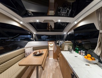 Galeon 370 HTC, Interior