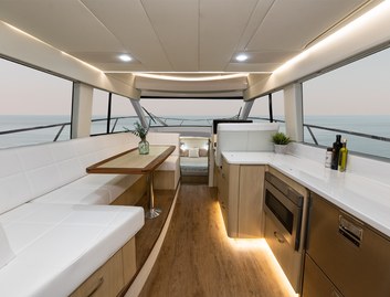 Regal Boats 42 FXO , Interior