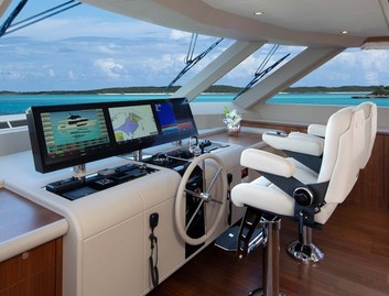 Ocean Alexander 32L, Helm Station