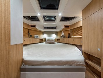 Galeon 370 HTC, Accommodation