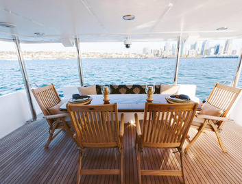 Outer Reef 880 Cockpit Motoryacht, Deck Area