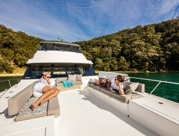 Riviera 72 Sport Motor Yacht Mk2, Deck Area