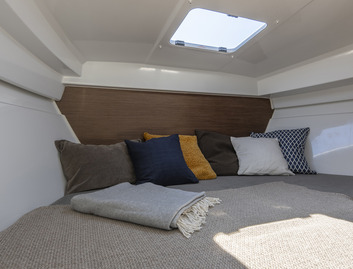 Beneteau Yachts Antares 7 Fishing , Accommodation