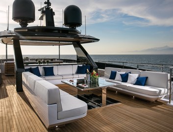 Mangusta Oceano 43, Fly Deck/Sportdeck