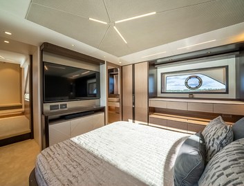 Sunseeker 90 Ocean Enclosed, Accommodation