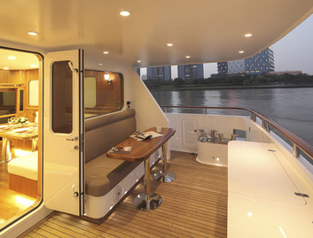 Bering Yachts Bering 65 , Deck Area